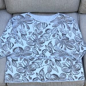 Fresh Produce Top light blue/gray flower print